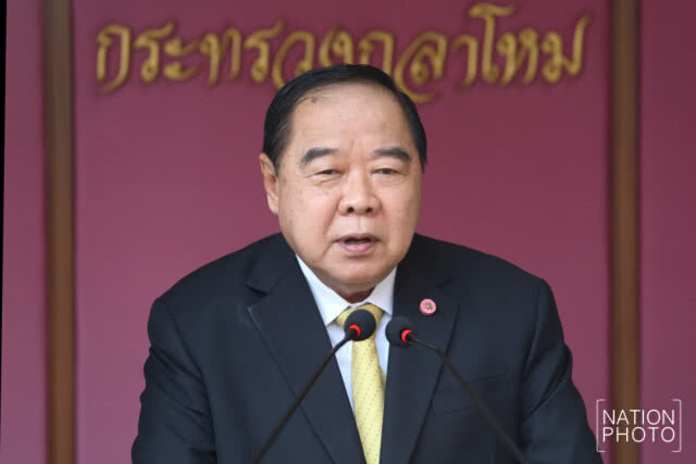 "ประวิตร" เตือน "สมชัย" อย่าเคลื่อนไหวเกินกรอบกฎหมาย!