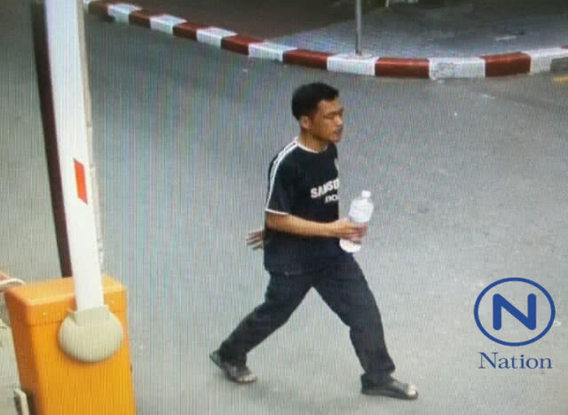 "จักรทิพย์" สั่งตร.เร่งติดตามตัว
ชายวิกลจริตขว้างเหล็กใส่นศ.สาวม.เกษตรเจ็บ!!