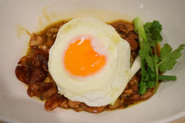 อร่อยปักหมุด : บะหมี่แห้งราชวงศ์ไซด์บิ๊กจัดเสิร์ฟพร้อมเป็ดย่างหมูแดงราคาพิเศษเพียง 370 บาท