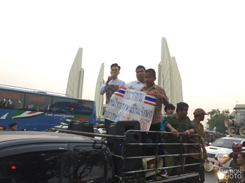 ตร.ตรึงกำลังล้อมอนุสารีย์ประชาธิปไตย