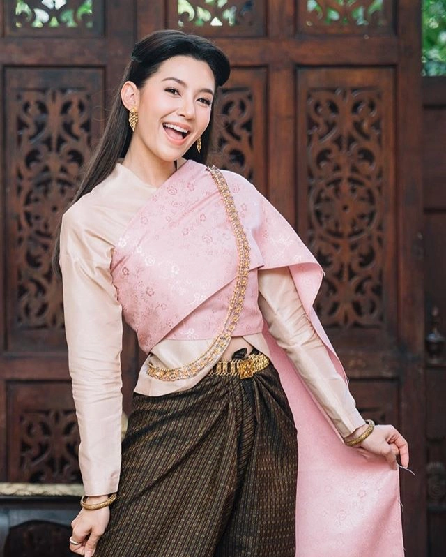 "แม่หญิงการะเกด" 
เตรียมนำทีม"รำแก้บน"
"บุพเพสันนิวาส" โกยเรตติ้งทะลุเป้า