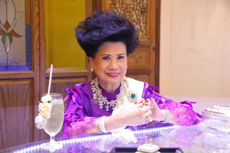 เซเลบแต่งไทยยลเครื่องประดับสุดอลังการ