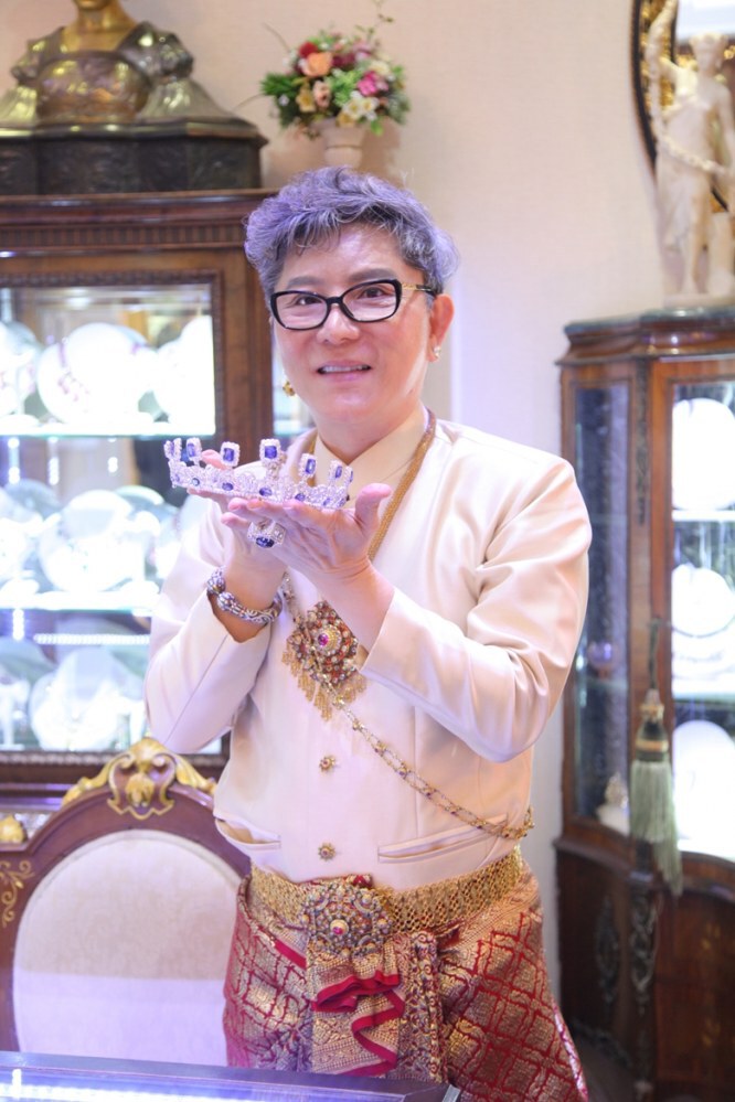 เซเลบแต่งไทยยลเครื่องประดับสุดอลังการ