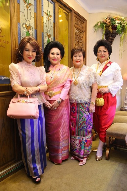 เซเลบแต่งไทยยลเครื่องประดับสุดอลังการ