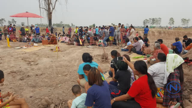 ชาวบ้านจ้างรถไถปรับที่นา
พบกระดูกมนุษย์โบราณ
หม้อไห-เงินเบี้ย
คาดอายุหลายร้อยปี
