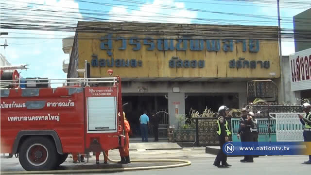 ไฟไหม้โรงงานประตูอัลลอย อุปกรณ์-จยย.เสียหายเกือบทั้งหมด