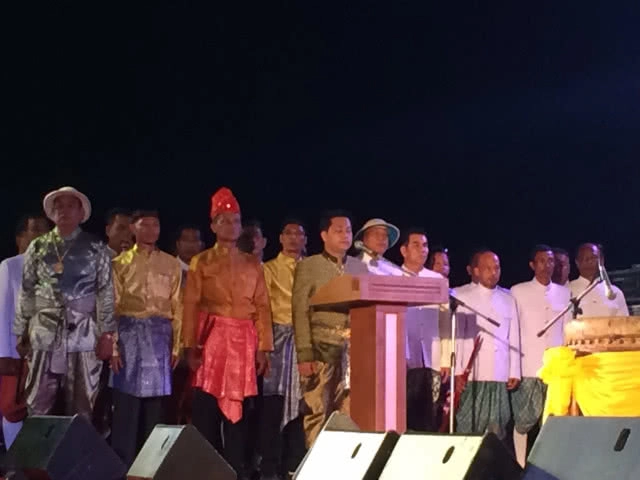 นายอำเภอนำทีมแต่งกายย้อนยุค ชวนเที่ยวงานของดี อ.ควนเนียง ครั้งที่ 1