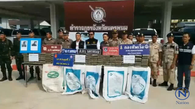 กลุ่มค้ายาเหิม!
ลอบขน"กัญชา" 209 กก.ขึ้นฝั่งโขง
หน้าจวนผู้ว่าหลังเก่า