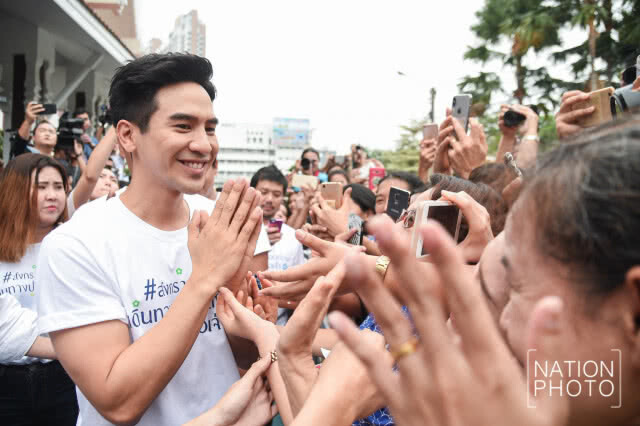 โป๊ป นำทีม "บุพเพฯ" ชวนคนไทย "สงกรานต์ปลอดภัยนะ...ออเจ้า"