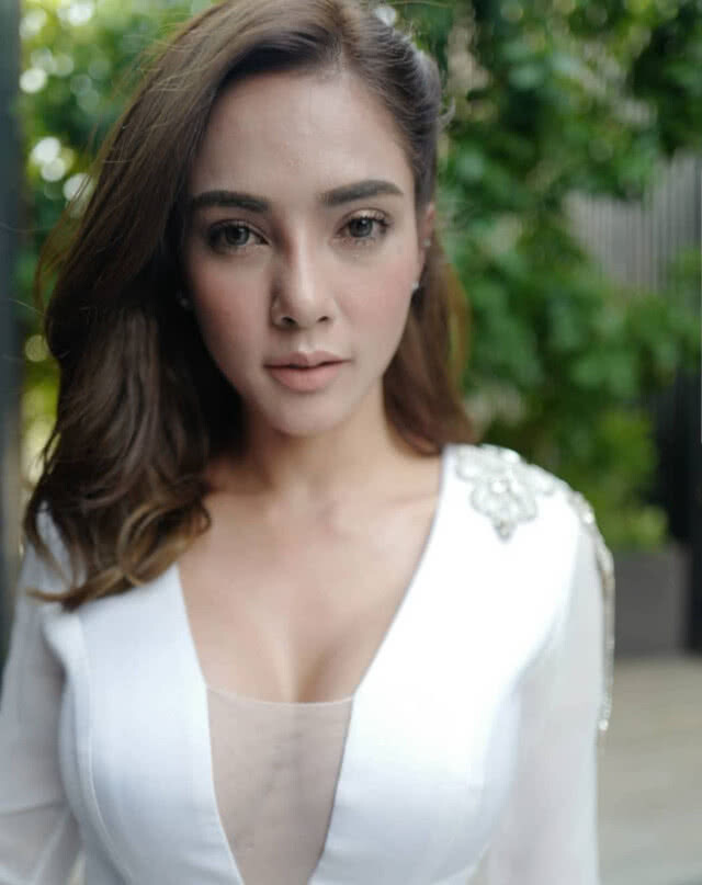 "อุ้ม" รอลุ้นฤกษ์ดี เตรียมจูงมือ "บอล" เข้าประตูวิวาห์ ปีนี้