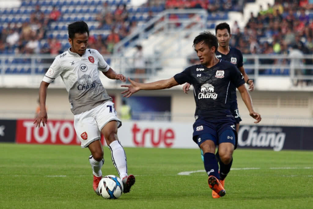 สุพรรณ ยังแกร่ง!! เปิดรังทุบ โปลิศ เทโร 2-0 สุพรรณ ยังแกร่ง!! เปิดรังทุบ โปลิศ เทโร 2-0