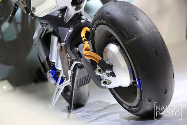 "โมโตรอยด์" (MOTOROiD) มอเตอร์ไซค์ต้นแบบสื่อสารกับมนุษย์ได้