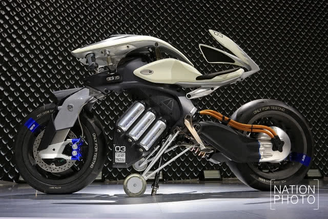 "โมโตรอยด์" (MOTOROiD) มอเตอร์ไซค์ต้นแบบสื่อสารกับมนุษย์ได้
