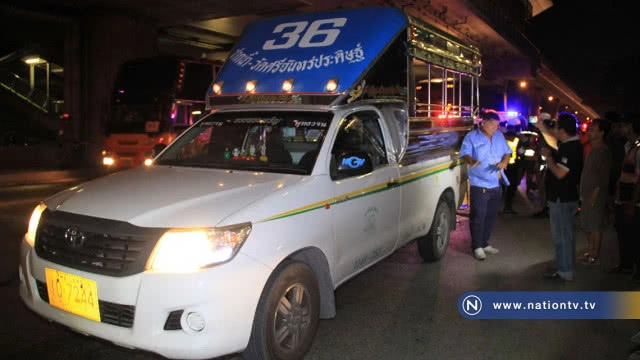 หนุ่ม 16 ขี่ จยย.หลบแอ่งน้ำเสียหลักถูกสองแถวทับหัวดับ