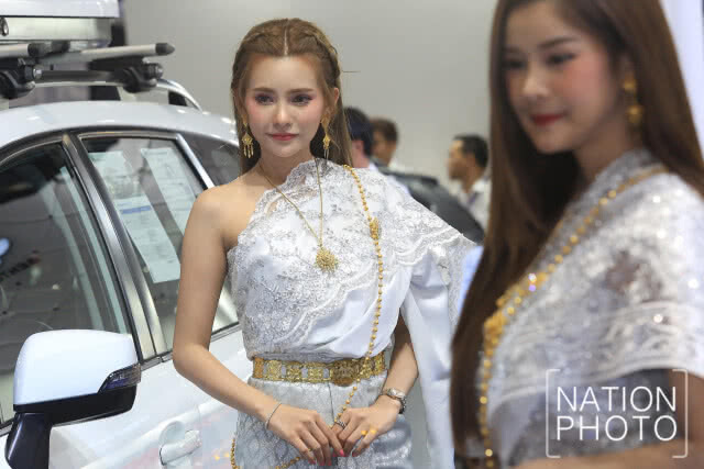 ..ชุดไทยก็มีมานะออเจ้า! มอเตอร์โชว์ 2018 คึกคัก (ภาพ)