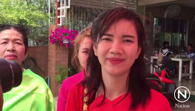 ออเจ้าฟีเวอร์! ร้านโดนัทแต่งชุดไทยเรียกลูกค้า ตามละครบุพเพสันนิวาส