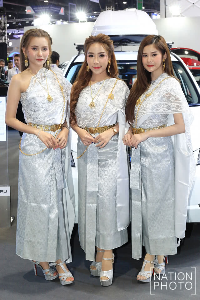 ..ชุดไทยก็มีมานะออเจ้า! มอเตอร์โชว์ 2018 คึกคัก (ภาพ)