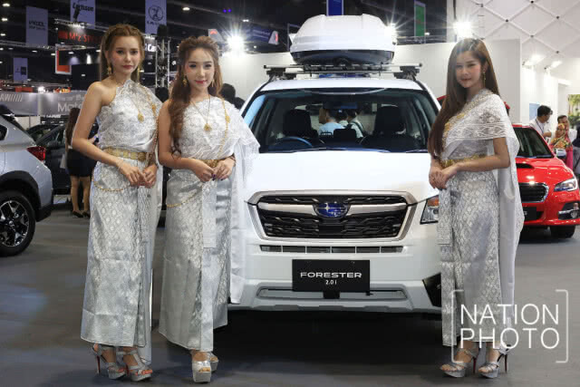 ..ชุดไทยก็มีมานะออเจ้า! มอเตอร์โชว์ 2018 คึกคัก (ภาพ)