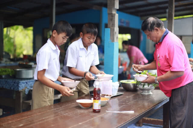 นศ. ม.กรุงเทพ จัดโครงการจิตอาสา "Happy Builder" สร้างความสุข ให้กับน้องๆด้อยโอกาส