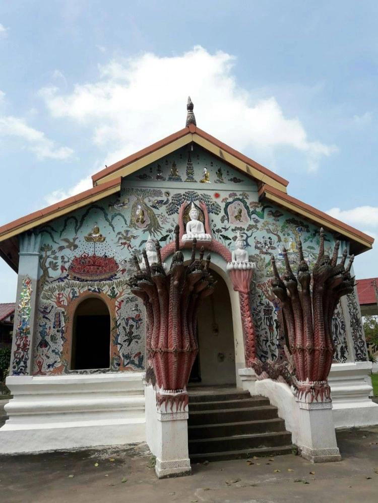 "โบสถ์มหาอุตม์" วัดสวยภาคอีสานจิตรกรรมผนัง