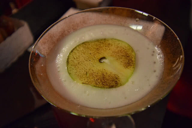 อร่อยปักหมุด : ชิมและชิลล์ที่ร้าน "OH CHIC-Eatery-Entertainment-Social Bar"