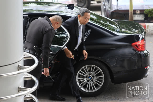 ศาลยกฟ้อง ธาริต-เครือมติชน หมิ่น "สุเทพ" กรณีสร้างโรงพักตำรวจ 396 แห่ง