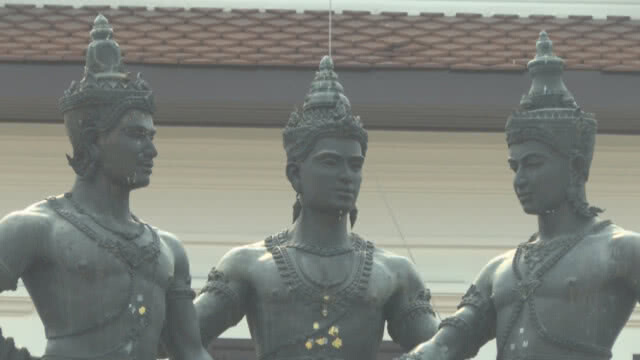 ชาวเชียงใหม่ไม่พอใจสื่อโพสต์ภาพวาดผู้สร้างเวียงเชียงใหม่ใส่หน้าป้องกันหมอกควัน