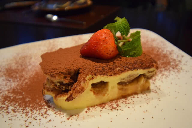 อร่อยปักหมุด : ชิมและชิลล์ที่ร้าน "OH CHIC-Eatery-Entertainment-Social Bar"