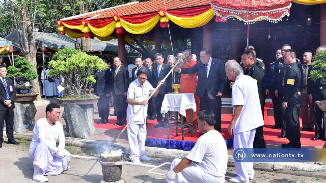 "ประวิตร" เป็นประธานเททองหล่อ "พระพุทธชินราช" หน้าตัก 89 นิ้ว