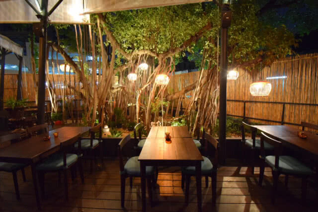 อร่อยปักหมุด : ชิมและชิลล์ที่ร้าน "OH CHIC-Eatery-Entertainment-Social Bar"