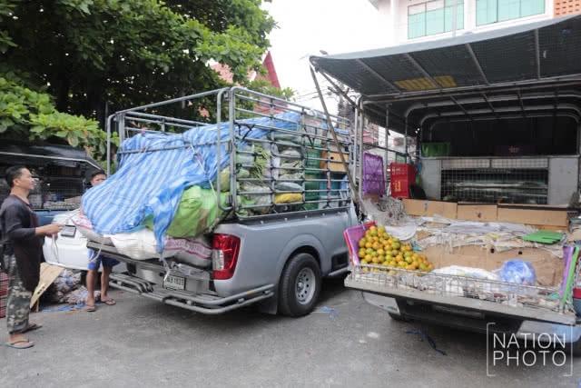 พ่อค้า "รถพุ่มพวง" เตรียมของออกขาย