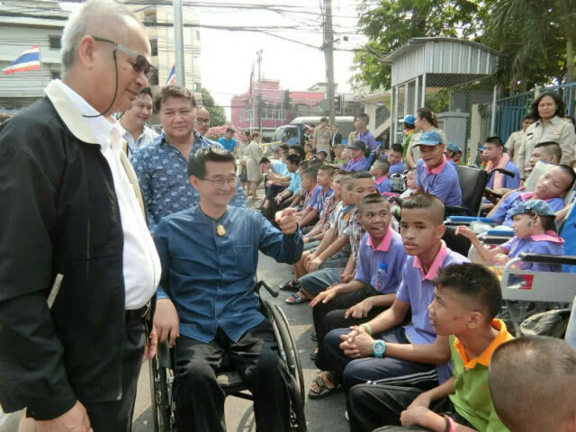 ถนนอารยสถาปัตย์ จ.นนทบุรี 
ส่งเสริมสิทธิคนพิการแห่งแรกของไทย
