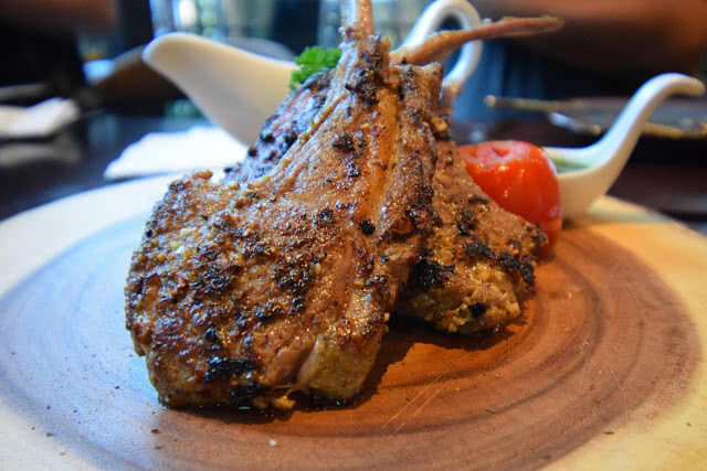 อร่อยปักหมุด : ชิมและชิลล์ที่ร้าน "OH CHIC-Eatery-Entertainment-Social Bar"