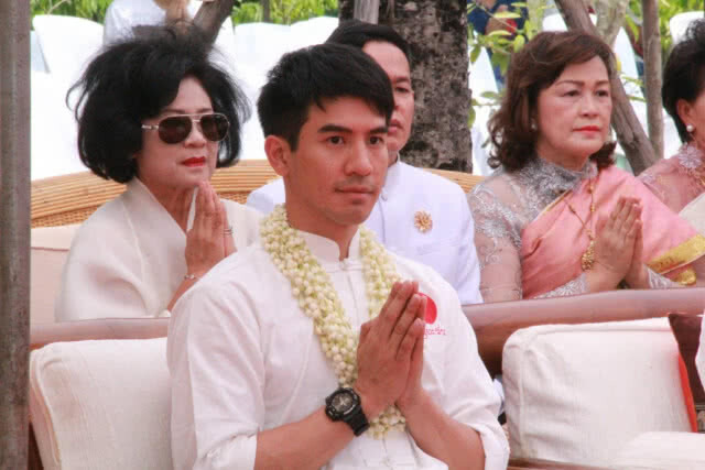แห่กรี๊ด!!! "พี่หมื่น" ร่วมพิธีเททองหล่อระฆังมหาชัยยะมงคล