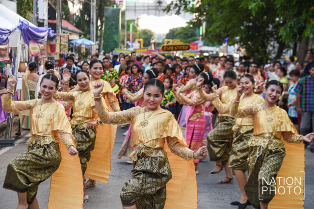 ออเจ้า ณ เมืองนนท์ ร่วมงานวัฒนธรรมสองฝั่งเจ้าพระยาสุดคึกคัก
