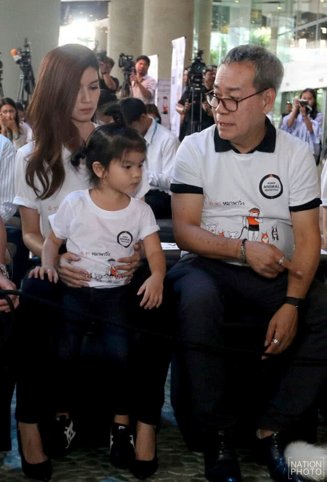 คนละหมัด! "อาน้ำอ้อย" ซัด "โบว์ แวนด้า" ชอบสร้างกระแส