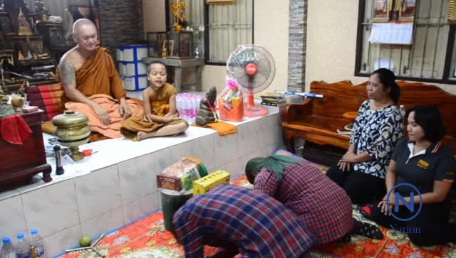 (คลิป) สะพัดออนไลน์! เณรน้อยระลึกชาติได้สวดมนต์แม่น แฟนคลับเพียบ