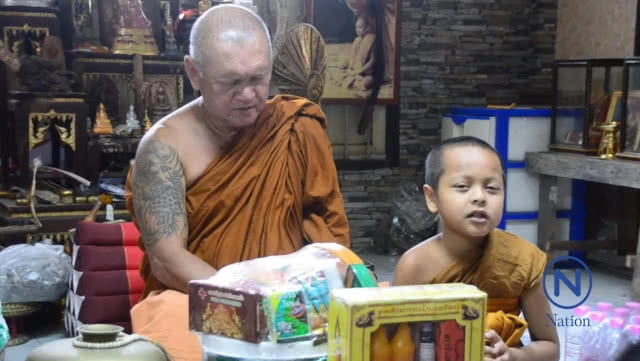 (คลิป) สะพัดออนไลน์! เณรน้อยระลึกชาติได้สวดมนต์แม่น แฟนคลับเพียบ