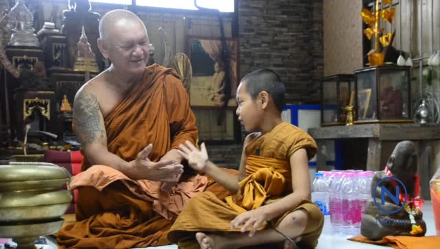 (คลิป) สะพัดออนไลน์! เณรน้อยระลึกชาติได้สวดมนต์แม่น แฟนคลับเพียบ