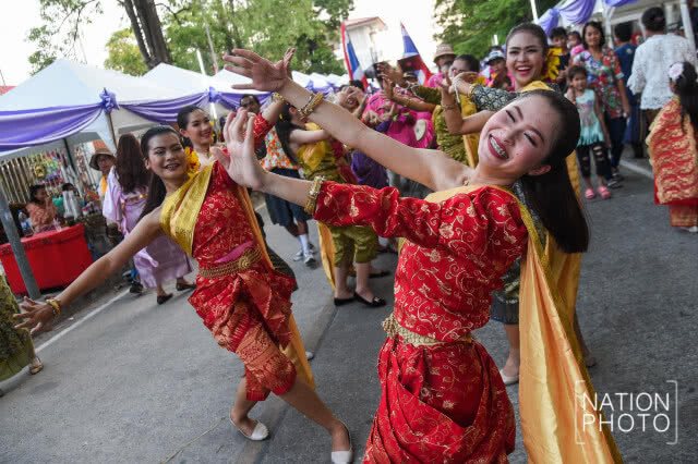 ออเจ้า ณ เมืองนนท์ ร่วมงานวัฒนธรรมสองฝั่งเจ้าพระยาสุดคึกคัก