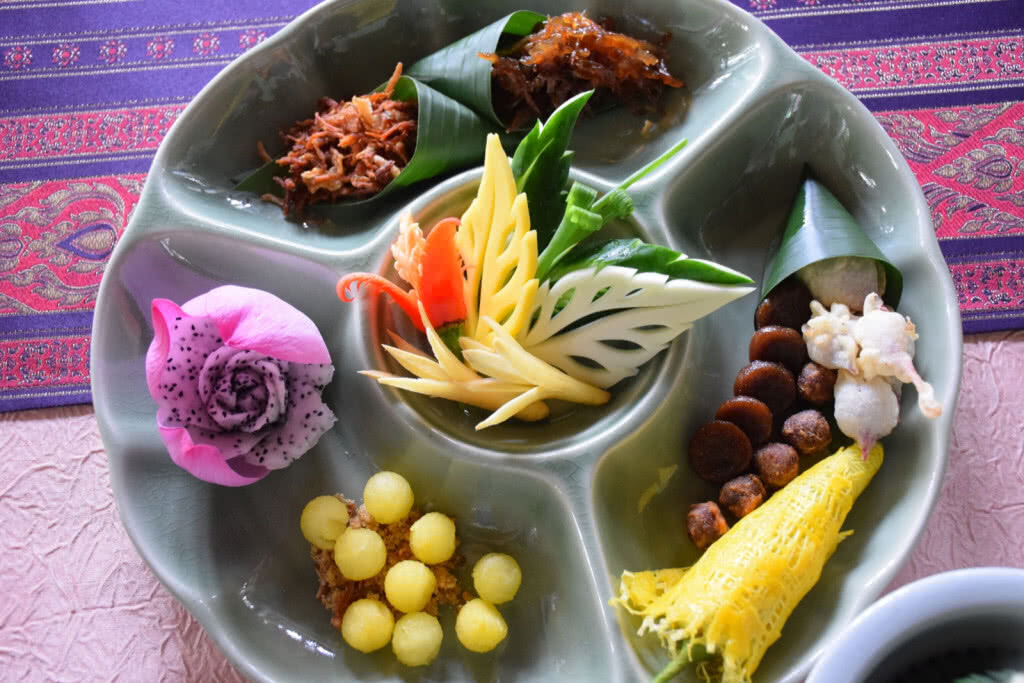 เทศกาลช้าวแช่ อาหารแห่งความวิจิตร บรรจง จากห้องอาหารศิลาดล โรงแรมสุโขทัย ถนนสาทร กรุงเทพ