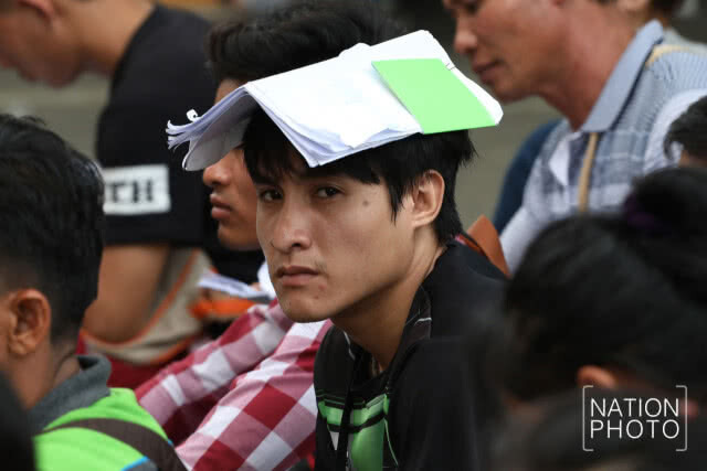 สุดคึกคัก!! แห่ขึ้นทะเบียนแรงงานต่างด้าววันสุดท้าย