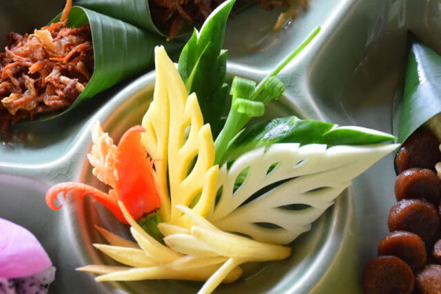 เทศกาลช้าวแช่ อาหารแห่งความวิจิตร บรรจง จากห้องอาหารศิลาดล โรงแรมสุโขทัย ถนนสาทร กรุงเทพ