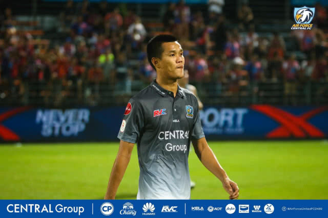 3 แข้งทัพฟ้า ออกโรงเซฟ "โค้ชเตี้ย" พาทีมหนีบ๊วยไทยลีก