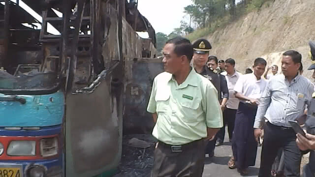 ผู้ว่าฯเมียวดี ตรวจจุดเกิดเหตุรถบัสโดยสารแรงงานต่างด้าว ถูกไฟคลอก