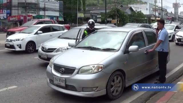 หลับกลางสี่แยก ตำรวจ-กู้ภัยฯ เคาะเรียก