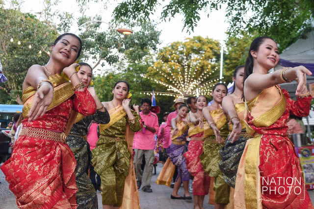 ออเจ้า ณ เมืองนนท์ ร่วมงานวัฒนธรรมสองฝั่งเจ้าพระยาสุดคึกคัก