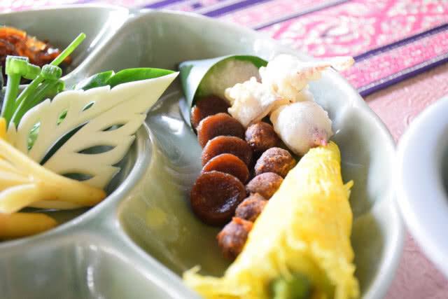 เทศกาลช้าวแช่ อาหารแห่งความวิจิตร บรรจง จากห้องอาหารศิลาดล โรงแรมสุโขทัย ถนนสาทร กรุงเทพ