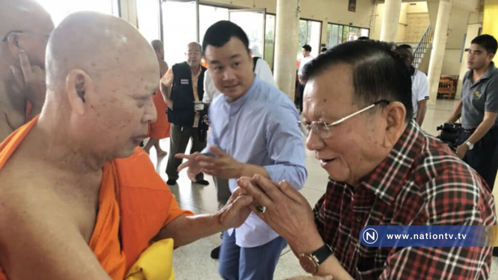"ป๋าเหนาะ" สะกิด "บิ๊กตู่" อย่าลงเลือกตั้ง
หวั่น คุมอารมณ์ไม่อยู่ เจออภิปรายในสภา