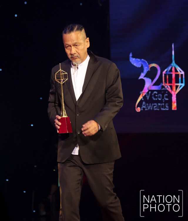 "ณเดช - ญาญ่า" คว้ารางวัล นักแสดงชาย-หญิง ยอดเยี่ยม! งานประกาศผลรางวัลโทรทัศน์ทองคำ(ภาพชุด)